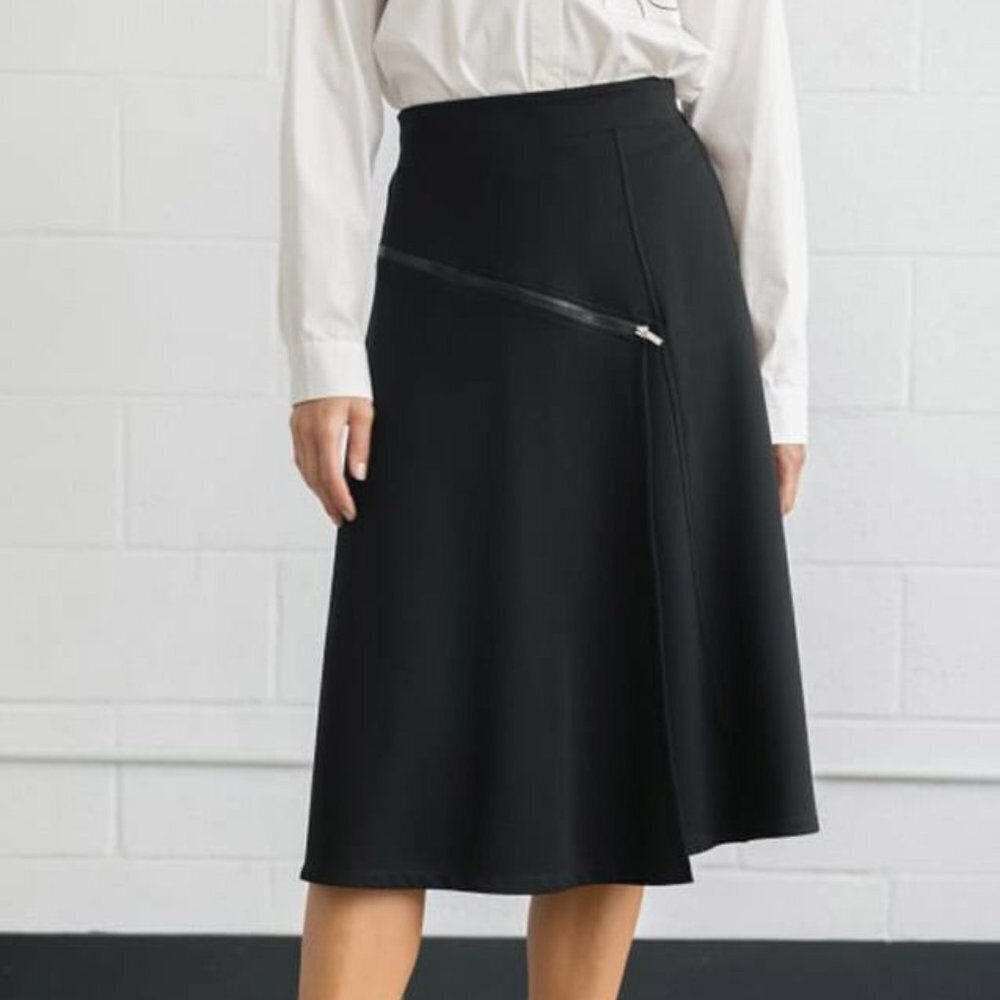 UCHUU Montréal Black Pull On Skirt Size S Diagonal Zipper Elastic Waist